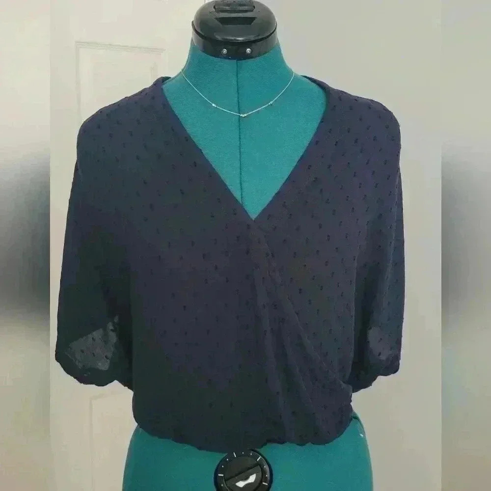 H&M Size 0 V-Neck Swiss Dot Batwing Bloise